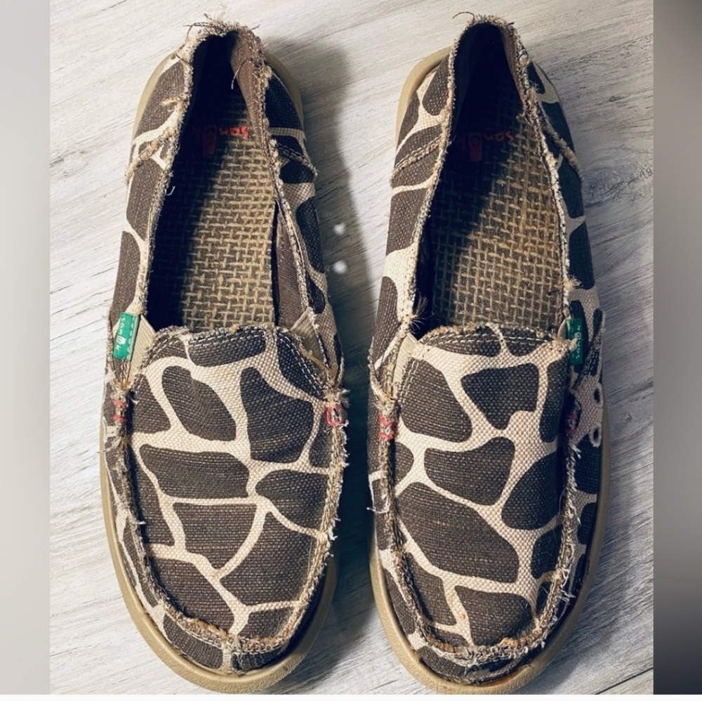 RARE! SANUK Giraffe Print Hemp Slip-ons Size 8